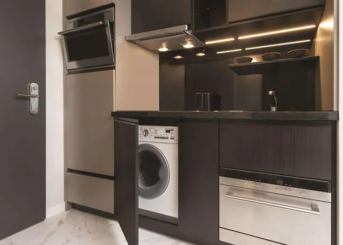 Adina Frankfurt Westend Aparthotel 4*