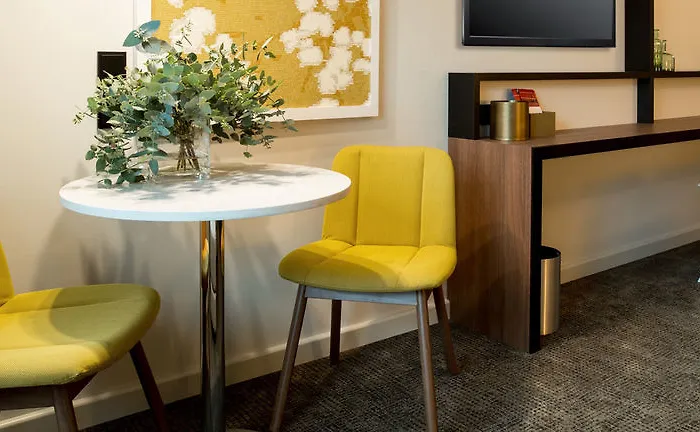 Aparthotel Adina Frankfurt 4*